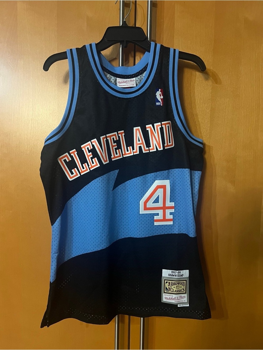 Mitchell & Ness 1997/98 Cleveland Cavaliers Shawn Kemp Swingman Jersey US M